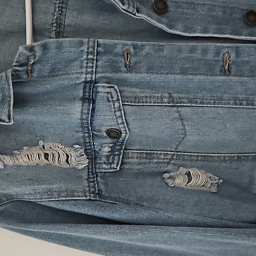 Denim jacket in women - Picture 2 of 6